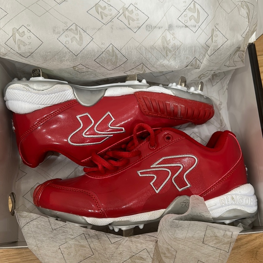 (BRAND NEW) Softball Ringor Metal Cleats With Pitching Toe